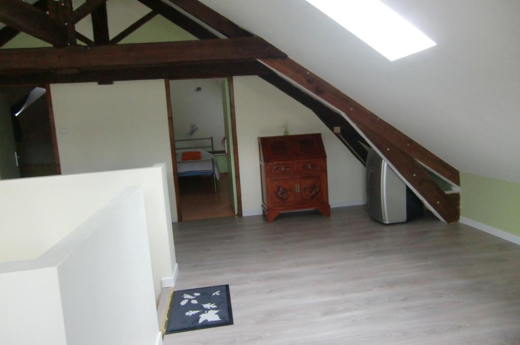 Gite Des Noisetiers Saint-Junien Exterior foto